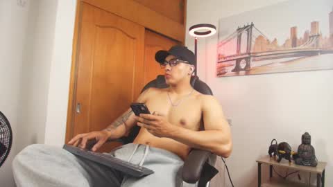 Snapshot of dash_bukoski chatting on 03/05/26, 12:12 Dash online show from 03/05/26, 12:12