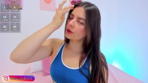 Snapshot of dashanovikov chatting on 11/17/25, 12:22 Dasha online show from 11/17/25, 12:22