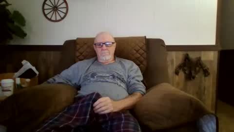 Snapshot of dave571960 chatting on 09/20/25, 10:38 dave571960 online show from 09/20/25, 10:38