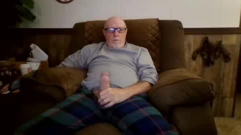 Snapshot of dave571960 chatting on 10/19/25, 10:49 dave571960 online show from 10/19/25, 10:49