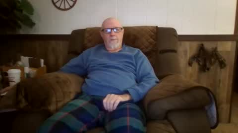 Snapshot of dave571960 chatting on 11/27/25, 11:45 dave571960 online show from 11/27/25, 11:45