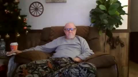 Snapshot of dave571960 chatting on 12/21/25, 12:56 dave571960 online show from 12/21/25, 12:56