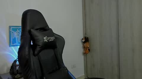 DAVE MAX online show from 10/04/25, 05:55