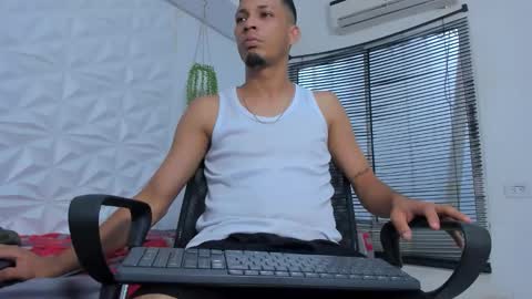 Snapshot of dave_skinnycum420 chatting on 09/12/25, 01:44 dave online show from 09/12/25, 01:44