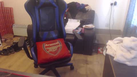 Snapshot of daver281197 chatting on 02/07/25, 10:40 dave online show from 02/07/25, 10:40