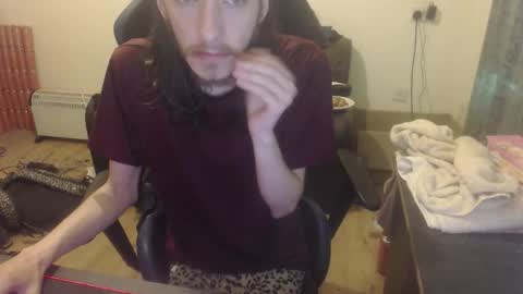 Snapshot of daver281197 chatting on 10/04/25, 07:56 dave online show from 10/04/25, 07:56