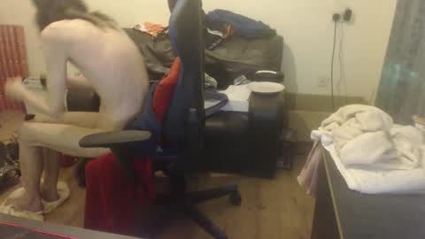 Snapshot of daver281197 chatting on 10/14/25, 09:04 dave online show from 10/14/25, 09:04