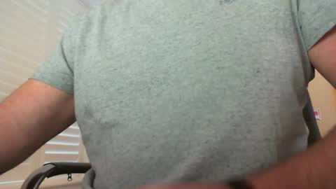 Snapshot of davesu12345 chatting on 10/22/25, 06:35 davesu12345 online show from 10/22/25, 06:35