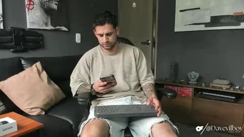 Daves online show from 11/24/25, 04:51