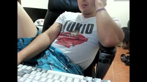 Snapshot of david_2789 chatting on 01/01/25, 01:04 David online show from 01/01/25, 01:04