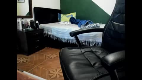 Snapshot of david_2789 chatting on 03/04/25, 01:55 David online show from 03/04/25, 01:55