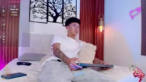 Snapshot of david_banks_ chatting on 03/03/26, 12:33 David online show from 03/03/26, 12:33