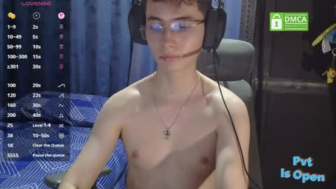 Snapshot of david_colombian chatting on 06/04/26, 01:33 ProgrammerBoy online show from 06/04/26, 01:33