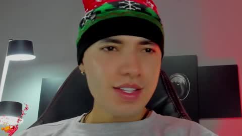 Snapshot of david_jons7 chatting on 12/10/24, 11:40 David Jons online show from 12/10/24, 11:40