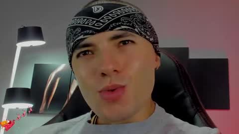 Snapshot of david_jons7 chatting on 12/22/24, 06:37 David Jons online show from 12/22/24, 06:37