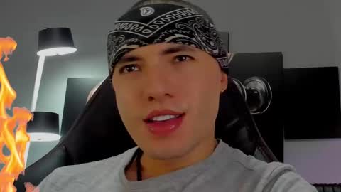 Snapshot of david_jons7 chatting on 01/08/25, 11:52 David Jons online show from 01/08/25, 11:52