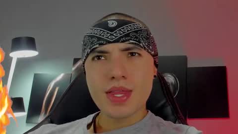 Snapshot of david_jons7 chatting on 02/04/25, 01:02 David Jons online show from 02/04/25, 01:02