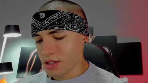 Snapshot of david_jons7 chatting on 02/13/25, 01:19 David Jons online show from 02/13/25, 01:19