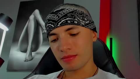 Snapshot of david_jons7 chatting on 10/24/25, 03:03 David Jons online show from 10/24/25, 03:03