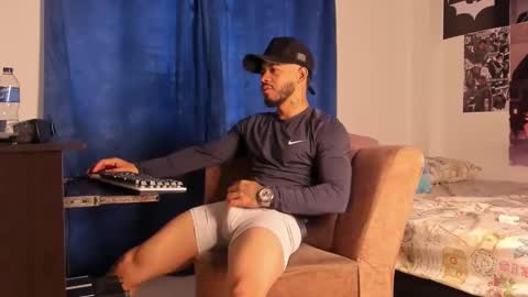 Snapshot of davide_daniels chatting on 02/25/26, 12:15 Davide online show from 02/25/26, 12:15