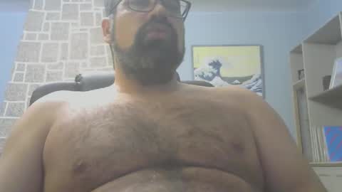 Snapshot of davidmax245 chatting on 12/14/25, 06:01 davidmax245 online show from 12/14/25, 06:01