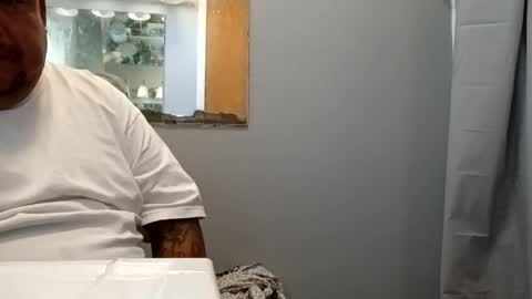 Snapshot of davidzhere222800 chatting on 11/10/25, 11:15 davidzhere222800 online show from 11/10/25, 11:15