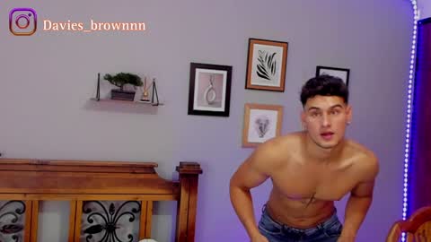 Snapshot of davies_brown chatting on 01/18/25, 12:13 Davies brown schedule 12pm to 5pm col time online show from 01/18/25, 12:13