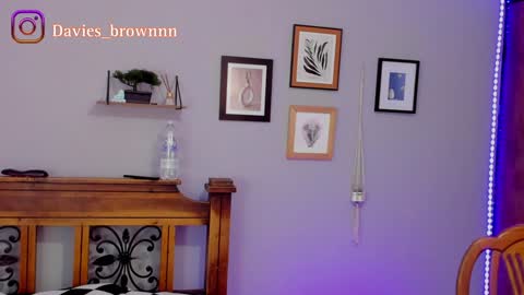 Snapshot of davies_brown chatting on 02/01/25, 12:40 Davies brown schedule 12pm to 5pm col time online show from 02/01/25, 12:40