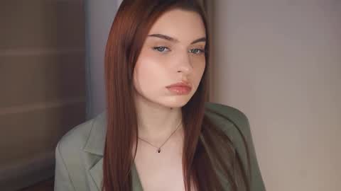 Snapshot of davinagreengo chatting on 04/15/26, 10:10 Louise online show from 04/15/26, 10:10
