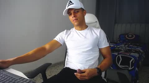 Snapshot of davisito7 chatting on 01/25/25, 04:13 David Angel online show from 01/25/25, 04:13