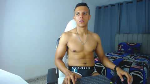 Snapshot of davisito7 chatting on 01/30/25, 04:58 David Angel online show from 01/30/25, 04:58