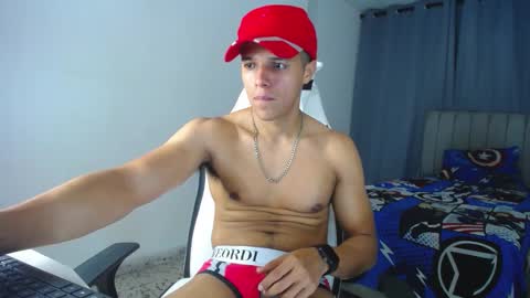 Snapshot of davisito7 chatting on 02/04/25, 04:05 David Angel online show from 02/04/25, 04:05