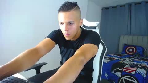 Snapshot of davisito7 chatting on 02/08/25, 04:47 David Angel online show from 02/08/25, 04:47