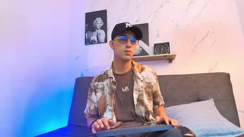 Snapshot of davison_viggiani chatting on 07/24/26, 02:37 DAVISON online show from 07/24/26, 02:37