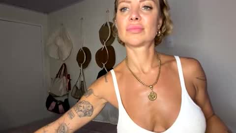 Dayoff online show from 04/25/26, 02:03