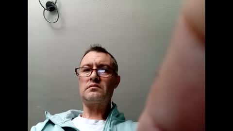 Snapshot of dazzill chatting on 02/12/25, 12:44 Dazzill online show from 02/12/25, 12:44
