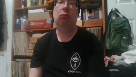 Snapshot of dcore2121 chatting on 05/15/26, 09:05 David GC online show from 05/15/26, 09:05