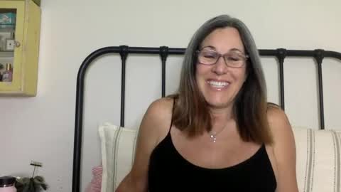 Snapshot of ddmolly chatting on 07/28/26, 06:53 DDMolly online show from 07/28/26, 06:53