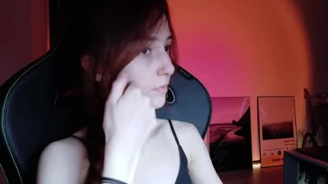 Snapshot of dead_girll chatting on 06/08/26, 01:28 freak online show from 06/08/26, 01:28