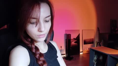 Snapshot of dead_girll chatting on 06/11/26, 12:32 freak online show from 06/11/26, 12:32