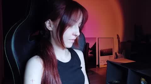 Snapshot of dead_girll chatting on 06/26/26, 06:29 freak online show from 06/26/26, 06:29