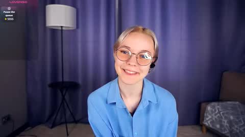 Charlie 18yo online show from 09/25/25, 06:39