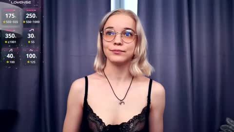 Charlie 18yo online show from 10/14/25, 05:30