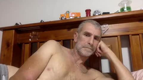 Snapshot of deanofflove2210 chatting on 01/07/25, 01:49 deanofflove2210 online show from 01/07/25, 01:49