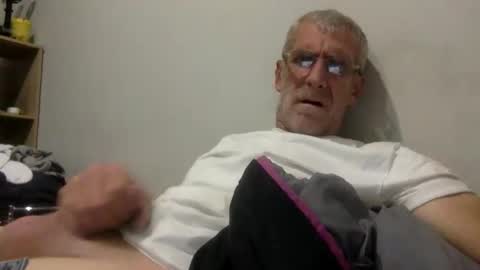 deanofflove221000 online show from 04/11/26, 06:23