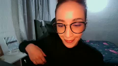 Snapshot of dear_juliet chatting on 02/25/25, 01:09 Juliet online show from 02/25/25, 01:09