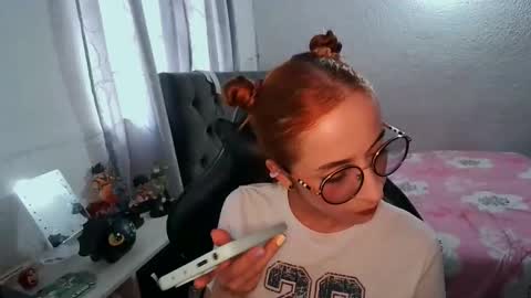 Snapshot of dear_juliet chatting on 11/06/25, 09:37 Juliet online show from 11/06/25, 09:37