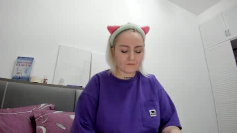 Debbie Mon Tue Fri Sun Sat GMT 3 1000am - 0400pm  online show from 02/12/25, 08:40