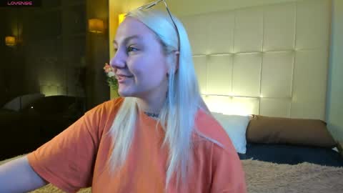 Debbie Mon Tue Fri Sun Sat GMT 3 1000am - 0400pm  online show from 04/01/26, 05:21