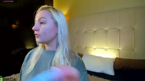 Debbie Mon Tue Fri Sun Sat GMT 3 1000am - 0400pm  online show from 04/02/26, 05:21